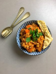 Dit recept van vegetarische pompoen tikka masala zit bomvol smaak. Een heerlijke en gezonde curry vol met groenten.