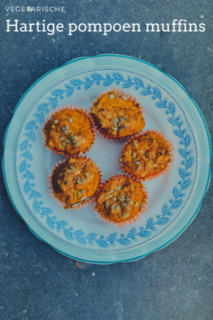 Een gezond én lekker tussendoortje, dat zijn deze vegetarische hartige pompoen muffins. Gemaakt van havermout, pompoen, ei en belegen kaas.