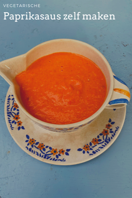 Paprikasaus zelf maken, het is een fluitje van een cent. Een heerlijke zoetige en fluweelzachte saus  van verse geroosterde paprika's. 