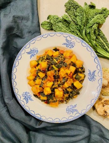 Winterse veganistische curry met knolselderij en palmkool. Een smaakvolle curry vol met groenten. Lekker om te serveren met zilvervliesrijst.