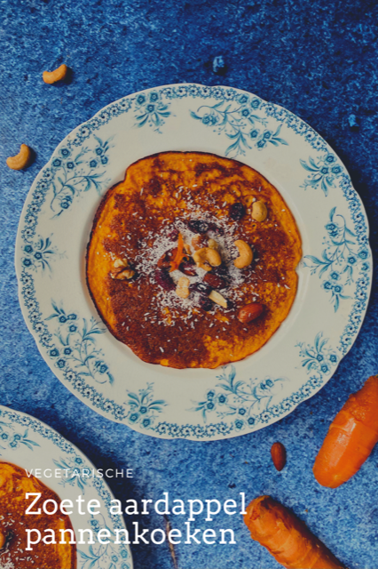 Prachtige oranje zoete aardappel pannenkoeken met havermout, kokosmelk en eieren, Een gezond pannenkoeken recept wat ideaal is als ontbijt of lunch.